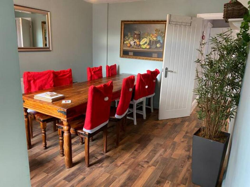 Bamber House - Large Modern Home & Perfect Location แบล็คพูล ภายนอก รูปภาพ